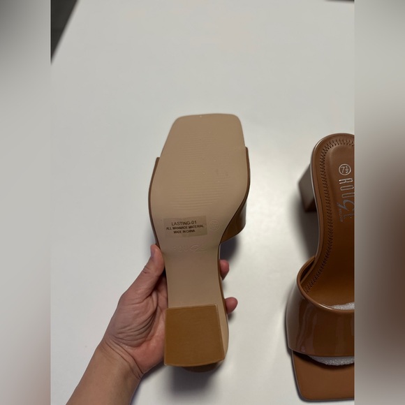 Rouge! Women’s Tan Bloqued heels, size 7.5 - Picture 6 of 9